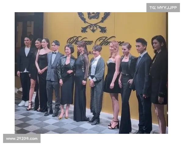 太阳队全家福亮相澳门狄龙稳居C位中国赛前氛围热烈浓厚